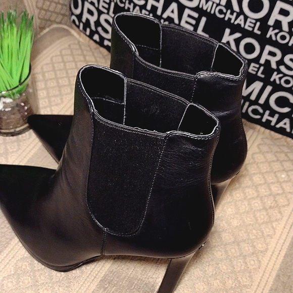 MICHAEL Michael Kors Stiletto Ankle Bootie - Picture 14 of 15